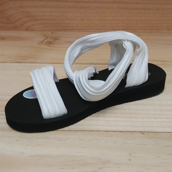 skechers meditation still sky sandals
